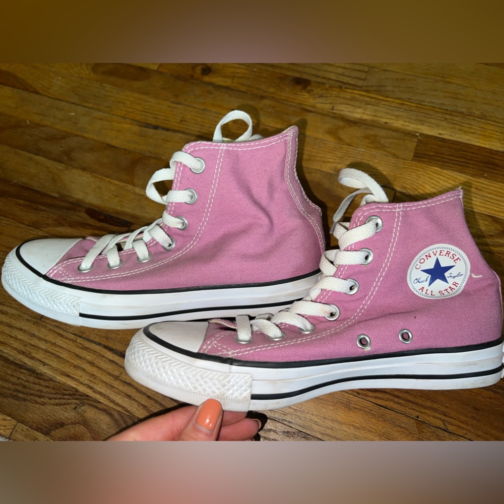 LAVENDER CONVERSE